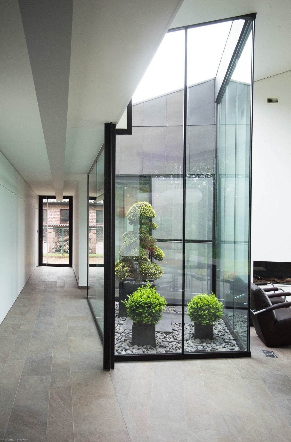 Casa moderna de un piso con fachada piedra | Construye Hogar