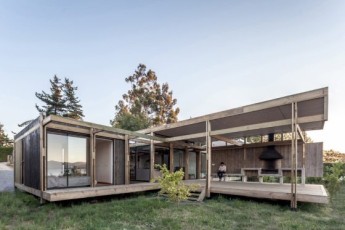 Diseño casa de campo construida con madera, moderna construcción con las mejores visuales al exterior
