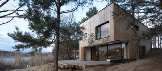 Diseño de casa de campo pequeña con moderna estructura de madera