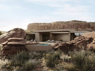 Diseño de casa moderna en las montañas rocosas