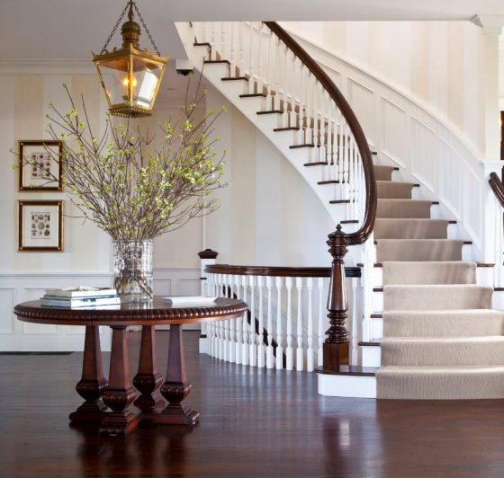 Diseño de escalera elegante ovalada