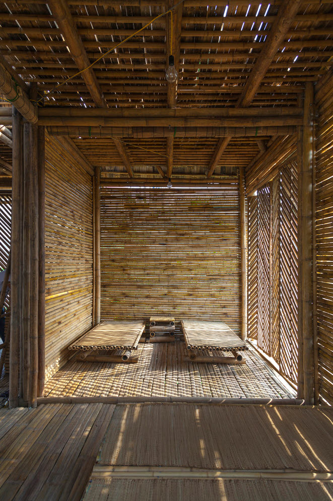Dormitorio con camas de bambú