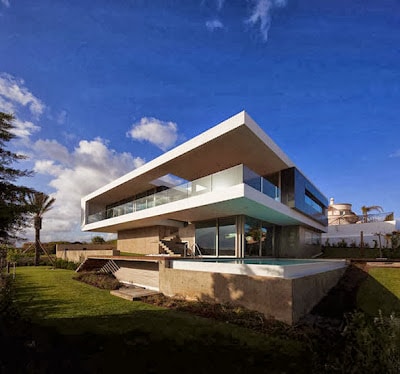 Casa moderna de playa de dos pisos
