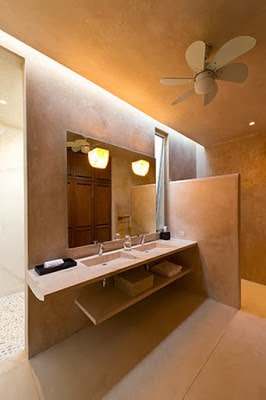 Moderno diseño de cuarto de baño de casa hacienda 