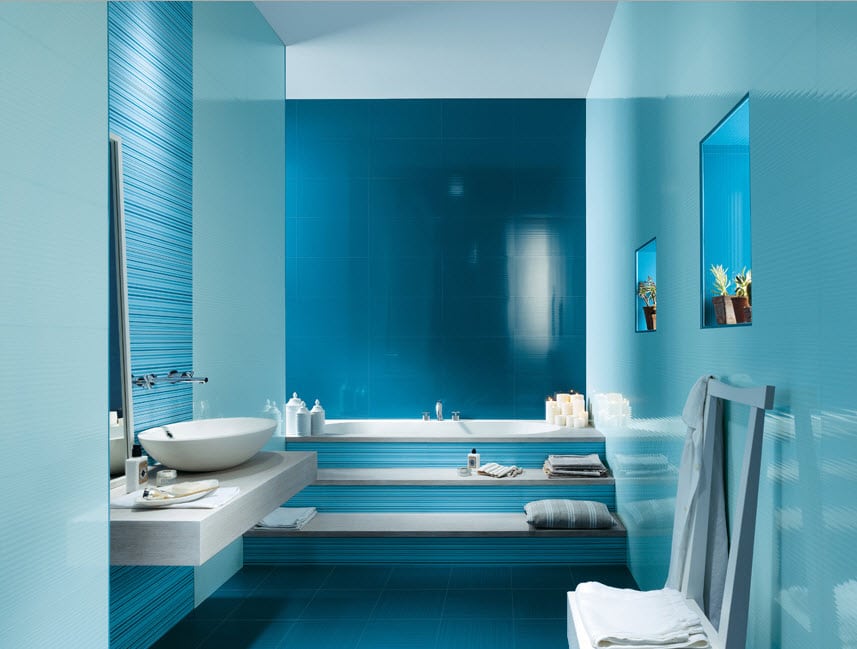 Cerámica luminosa para cuarto de baño en color celeste