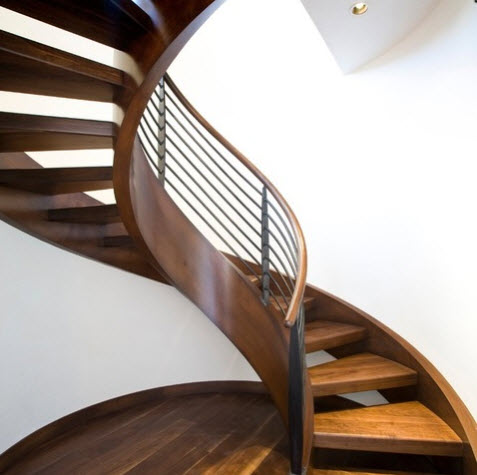 Diseño de escalera caracol de madera con baranda metálica