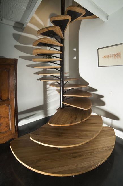 Diseño de escalera en espiral con peldaños en forma de hojas 
