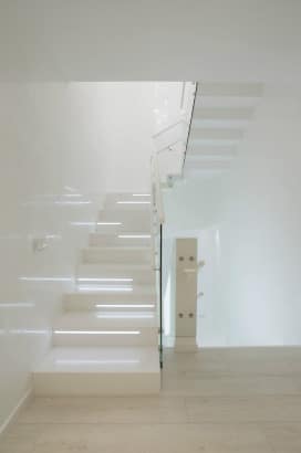 Diseño de moderna escalera futurista