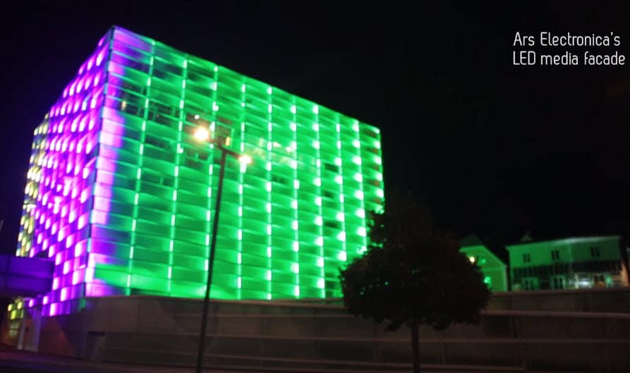 Iluminación de fachada de edificio con luce led