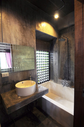 Diseño de cuarto de baño en casa de hormigón