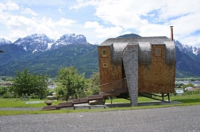 Diseño pequeña casa de madera estilo ovni