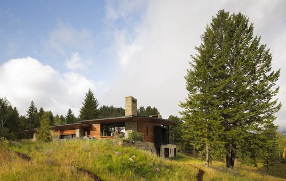 Diseño de moderna casa de campo en madera y piedra, incluye diseño de interiores