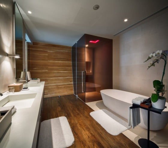 Diseño de amplio cuarto de baño moderno