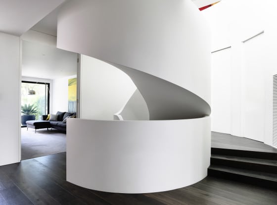 Diseño de escalera circular construida en hormigón