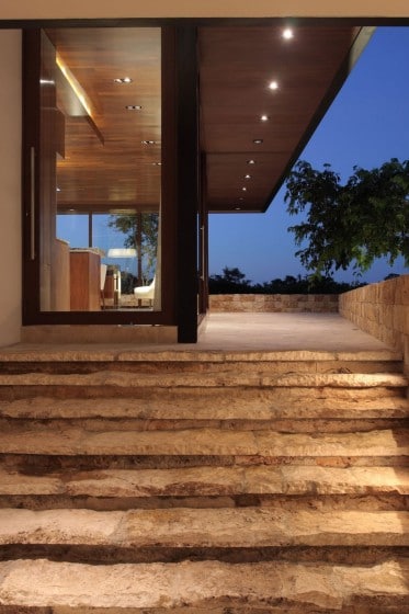 Diseño de escaleras de piedra con aspecto rústico