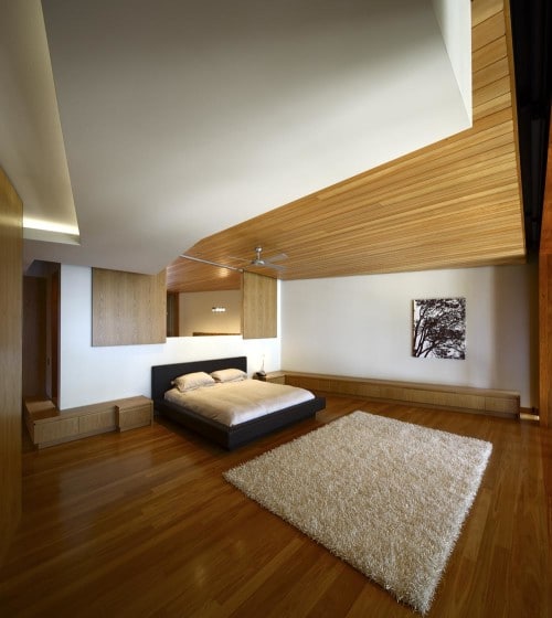 Diseño de dormitorio con techo de madera