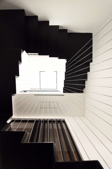 Diseño de escaleras modernas en color negro