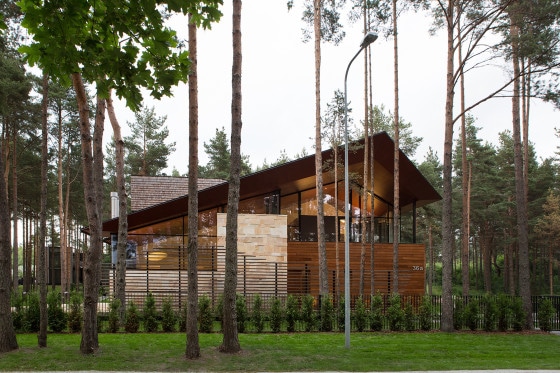 Casa de campo con planos, moderno diseño de fachada con acabados de construcción de piedra y madera