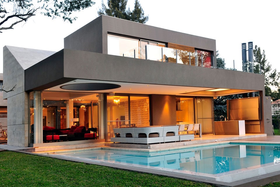 planos de casas modernas de 2 pisos con piscina