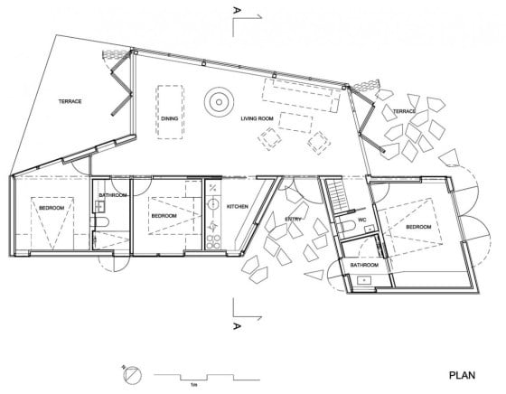 Plano de casa de un piso en terreno irregualar