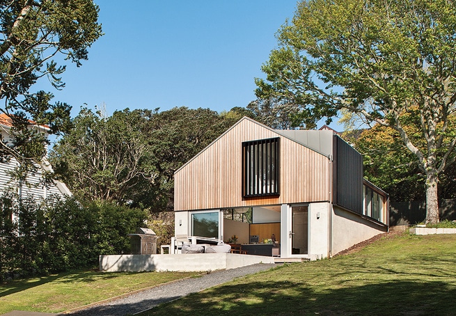 Diseño de moderna casa de campo de dos pisos construida en terreno pequeño, descubre el sencillo y hermoso interior