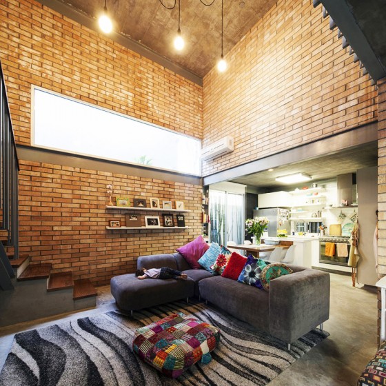 Diseño de interiores con ladrillo en sala estar