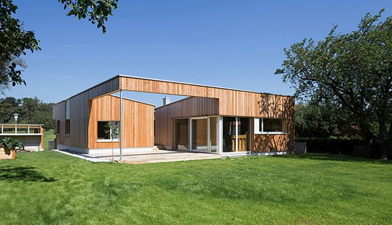 Plano de casa de una planta  con fachada de madera, moderno diseño que te permitira generar ideas para la construcción