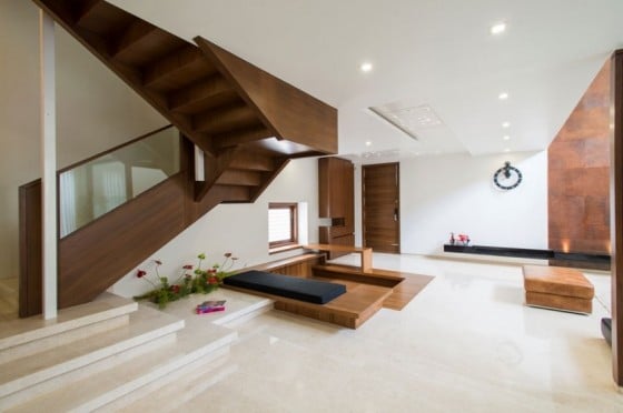 Diseño de interiores de casa moderna de tres plantas