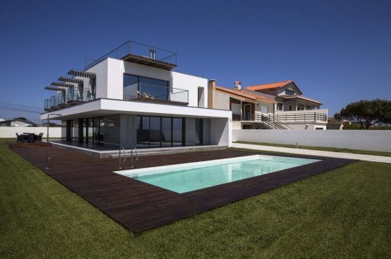 Diseño de casa de dos pisos con piscina