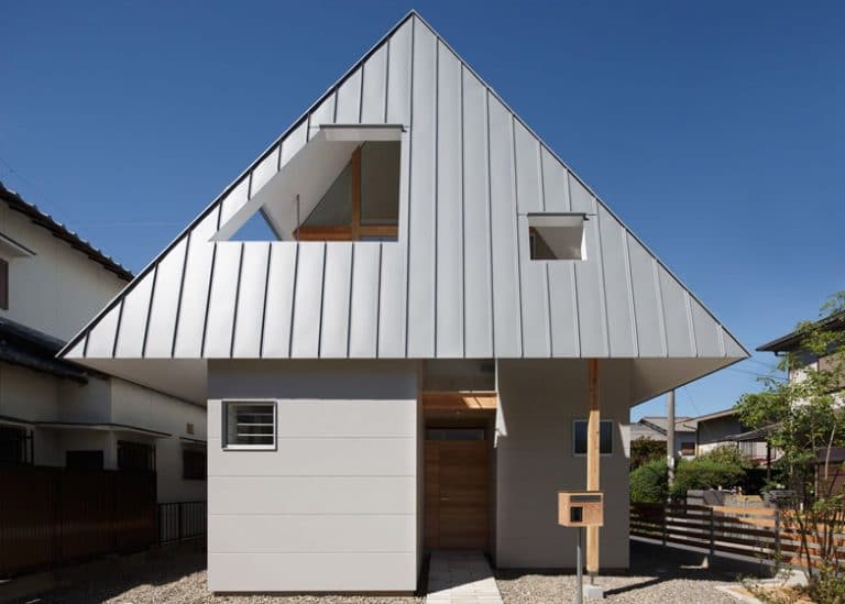 Diseño de casa pequeña de dos plantas estilo oriental, construcción de techo a dos aguas te inspirara