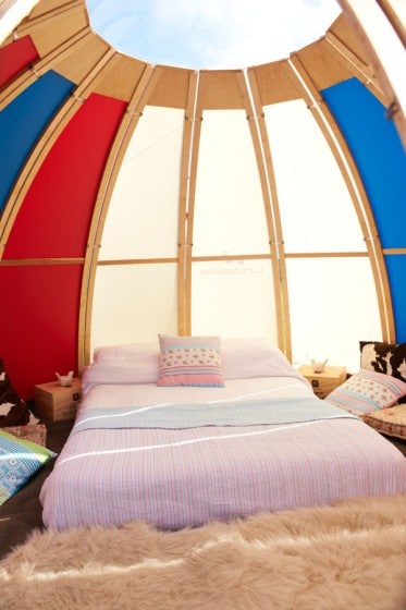 Dormitorio dentro de casa camping