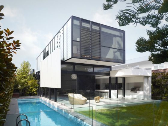 Diseño de casa moderna de dos pisos con  piscina