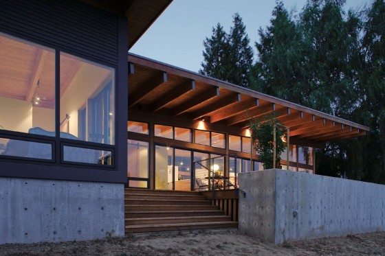 Diseño de moderna casa madera y bases de hormigón