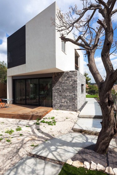 Diseño de casa  moderna de dos plantas con aplicaciones piedra