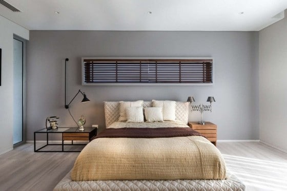 Diseño de dormitorio de cama dos plazas paredes gris