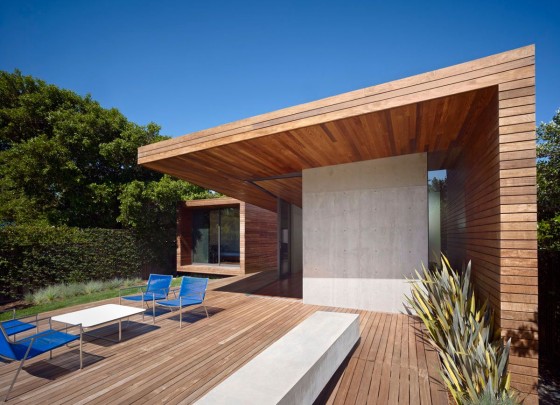 Diseño de fachada de madera de vivienda de una planta