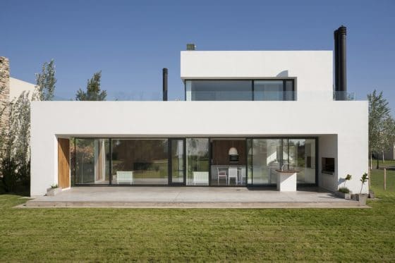 Diseño de casa moderna de dos pisos - vista de fachada