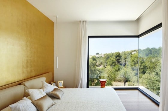 Diseño de dormitorio con grandes ventanas Diseño de dormitorio con hermosa vista