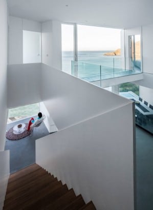 Diseño de casa de playa de dos pisos