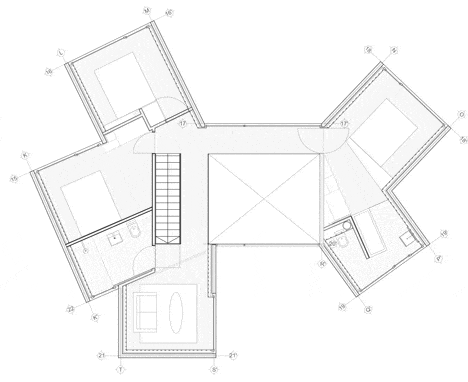 Plano de casa de dos plantas de tres habitaciones