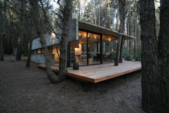 Diseño de casa pequeña de hormigón y madera