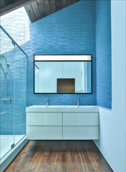 Diseño de cuarto de baño cerámica azul