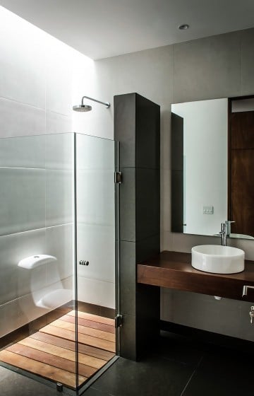 Diseño de cuarto de baño sencillo y moderno