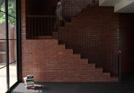 Diseño de escaleras enchapadas de ladrillos caravista