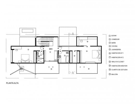 Plano de casa de dos pisos y tres dormitorios