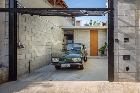 Fachada de casa económica de hormigón