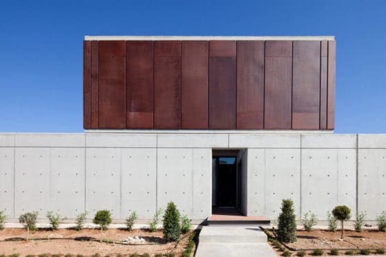 fachada-de-concreto-y-acero-corten