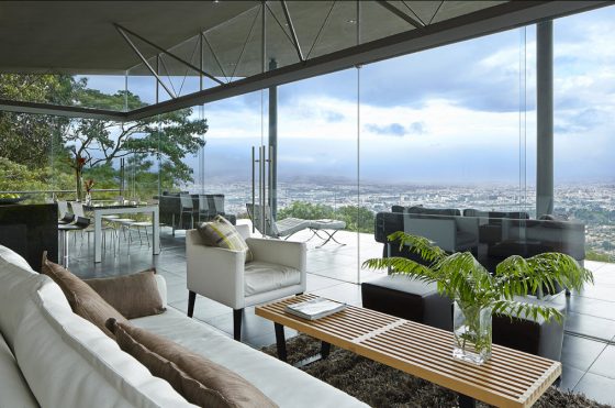 Casa moderna con vista panorámica al paisaje