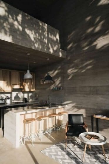 Diseño de pequeña cocina de concreto expuesto  y madera