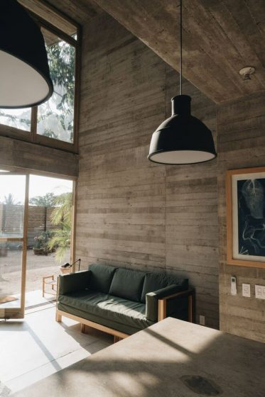 Diseño de pequeña sala de doble altura